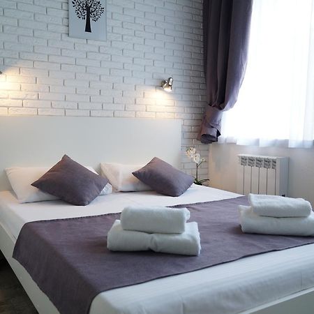 Skyhome Goloseevsky Kyiv Exterior photo